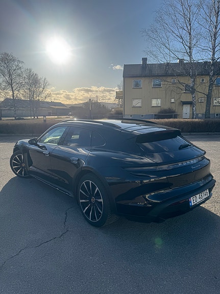 Porsche Taycan 8 of 23