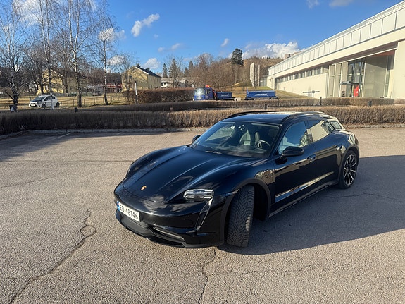 Porsche Taycan 6 of 23