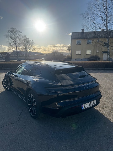 Porsche Taycan 5 of 23