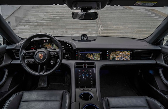 Porsche Taycan 19 of 23