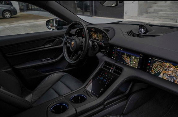 Porsche Taycan 18 of 23