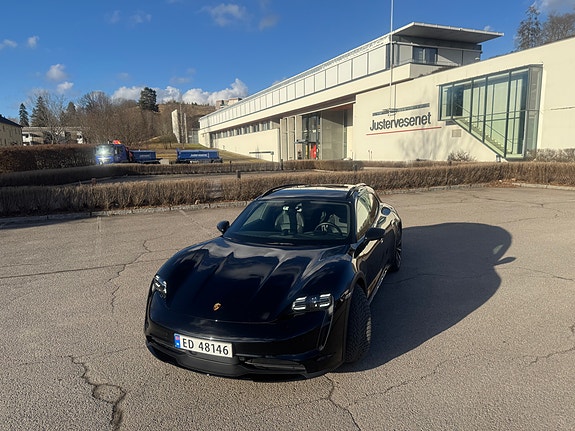 Porsche Taycan 3 of 23
