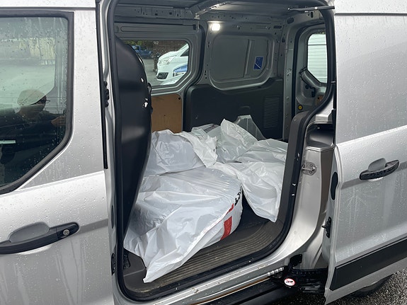 Ford Transit Connect 15 of 17