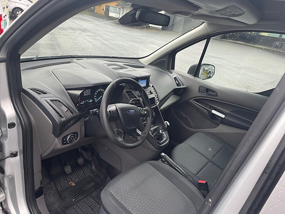 Ford Transit Connect 10 of 17