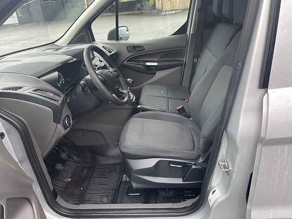 Ford Transit Connect 9 of 17