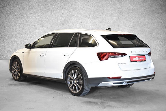 Skoda Octavia Scout 6 of 30