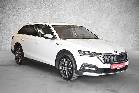 Skoda Octavia Scout 3 of 5