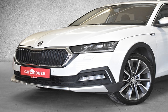 Skoda Octavia Scout 2 of 5
