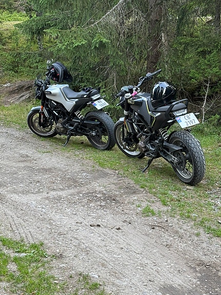 Husqvarna Svartpilen 401 3 of 5
