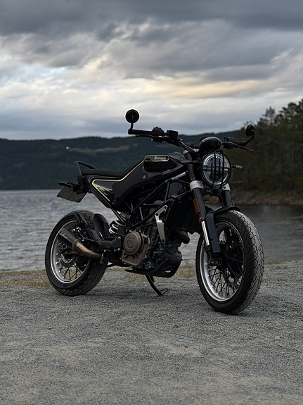 Husqvarna Svartpilen 401 2 of 5