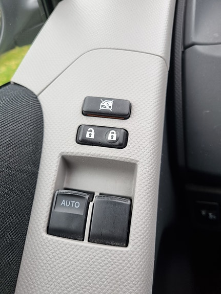 Toyota Yaris 16 of 16