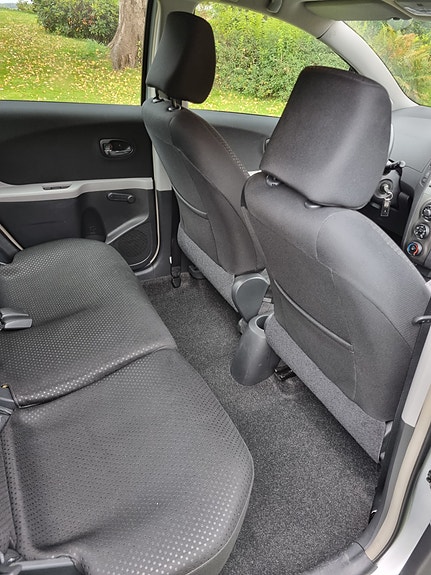 Toyota Yaris 8 of 16