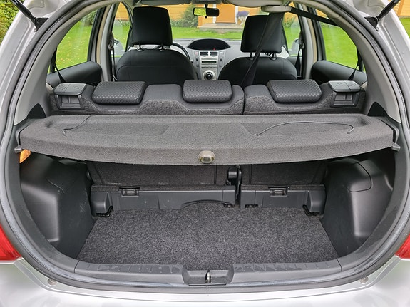 Toyota Yaris 4 of 16