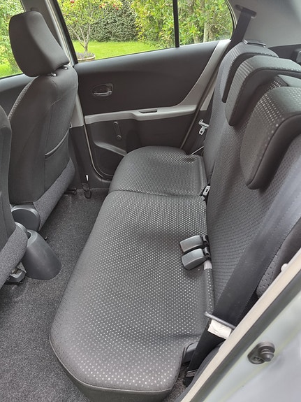 Toyota Yaris 9 of 16