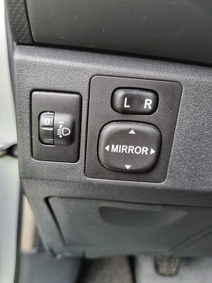 Toyota Yaris 13 of 16
