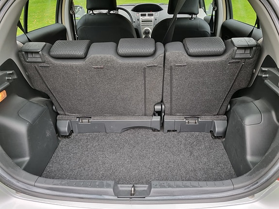 Toyota Yaris 5 of 16