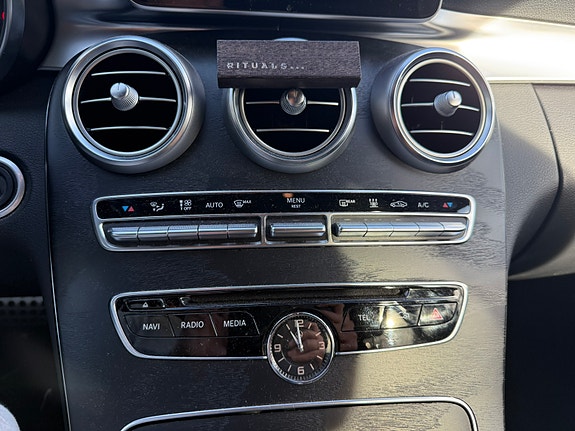 Mercedes-Benz C350 13 of 30