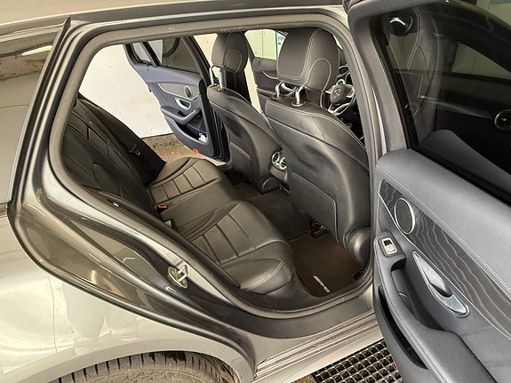 Mercedes-Benz C350 16 of 30