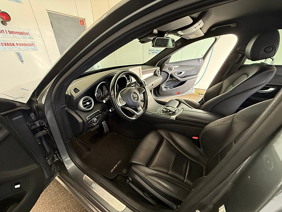 Mercedes-Benz C350 9 of 30