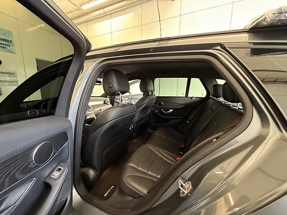 Mercedes-Benz C350 15 of 30
