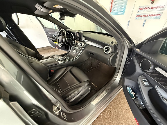 Mercedes-Benz C350 11 of 30