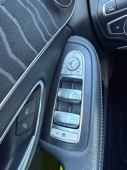 Mercedes-Benz C350 14 of 30