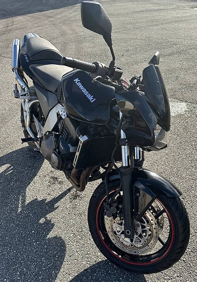 Kawasaki Z 750 3 of 10