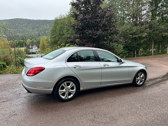 Mercedes-Benz C-Klasse 2 of 16