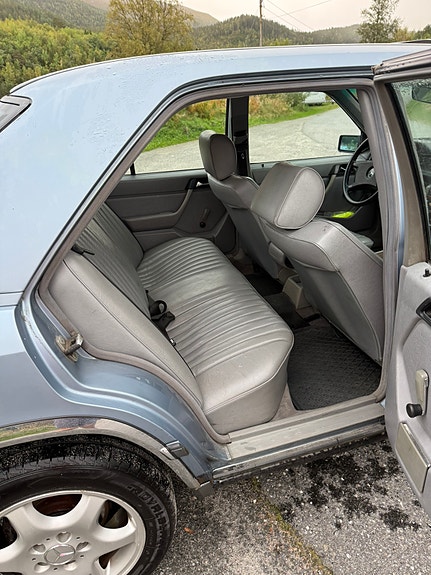 Mercedes-Benz E250 25 of 30