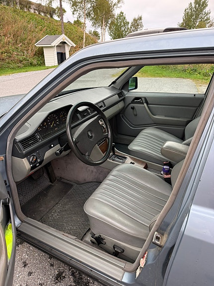 Mercedes-Benz E250 17 of 30