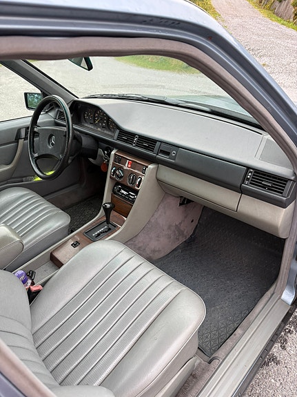 Mercedes-Benz E250 23 of 30