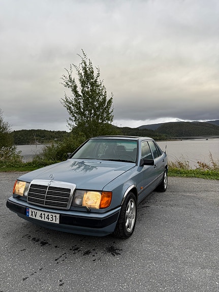 Mercedes-Benz E250 2 of 30