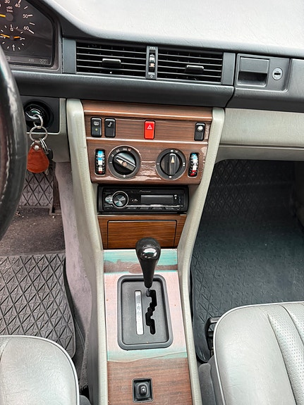 Mercedes-Benz E250 19 of 30