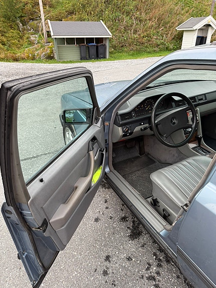 Mercedes-Benz E250 15 of 30