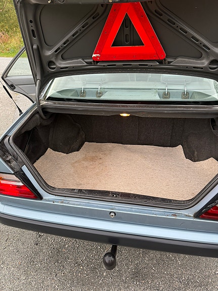 Mercedes-Benz E250 11 of 30