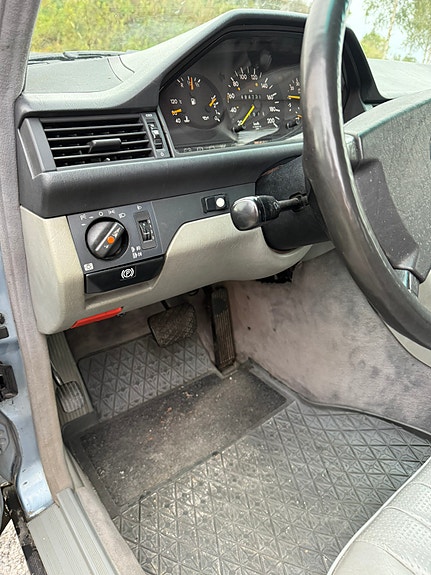 Mercedes-Benz E250 20 of 30