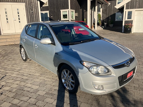 Hyundai i30 2 of 5