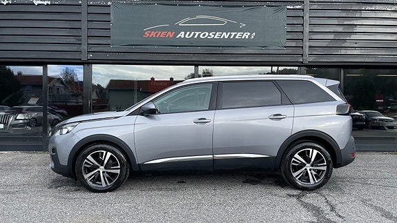 Peugeot 5008 2 of 5