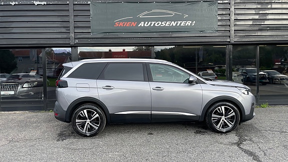 Peugeot 5008 3 of 5