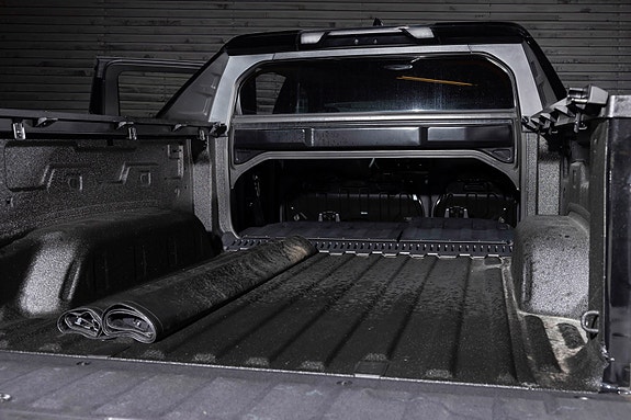 Chevrolet Silverado EV 9 of 30