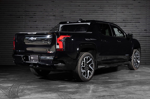 Chevrolet Silverado EV 6 of 30