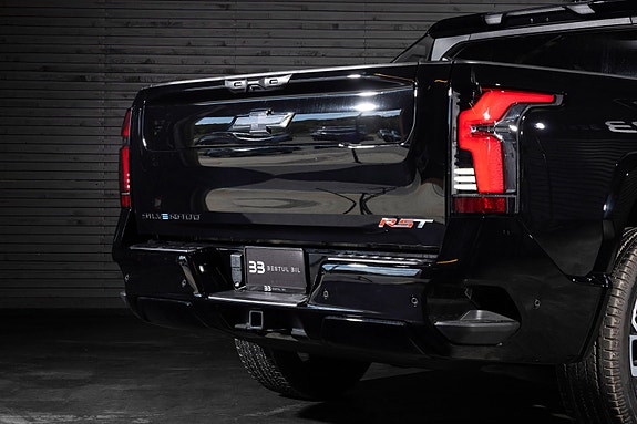 Chevrolet Silverado EV 7 of 30