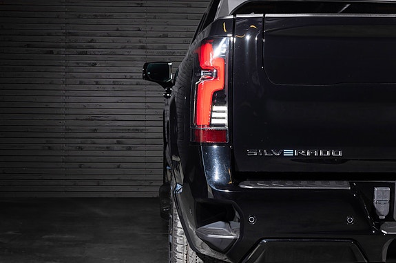 Chevrolet Silverado EV 11 of 30