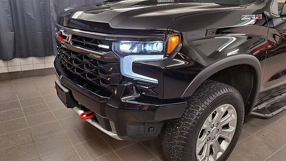 Chevrolet Silverado 2 of 5