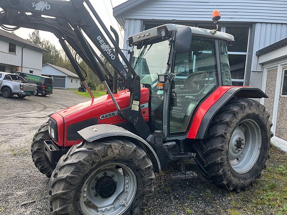 Massey Ferguson 4255 m/bunn og buk 1999, kr 275 000,-