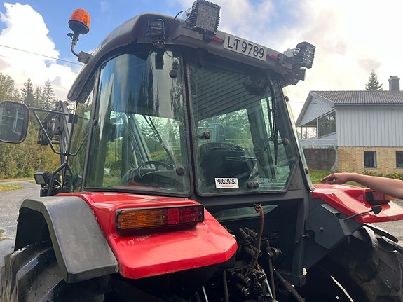 Massey Ferguson 4255 m/bunn og buk 1999, kr 275 000,-