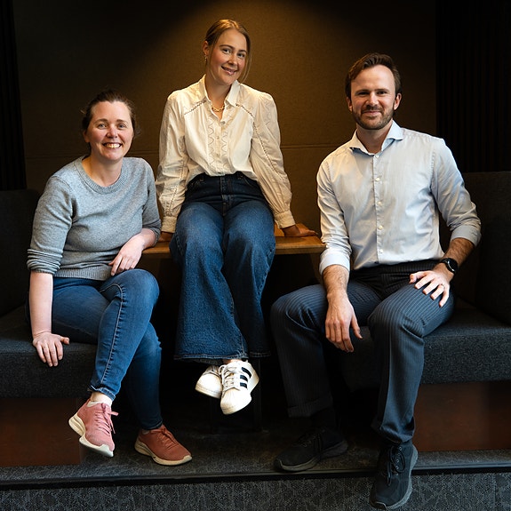 Fra venstre: Helene Andersen (Seksjonsleder Ingeniørgeologi), Bettina Sørlie (Rekrutteringspartner) og Halvard Eiesland (Seksjonsleder Geoteknikk).