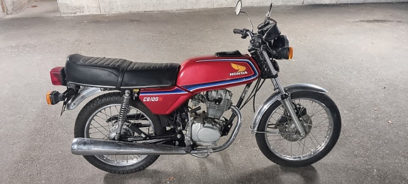 Honda CB 100 11 of 18