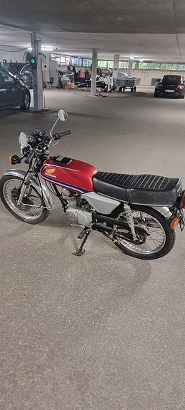 Honda CB 100 4 of 18