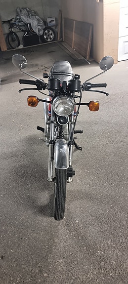 Honda CB 100 8 of 18